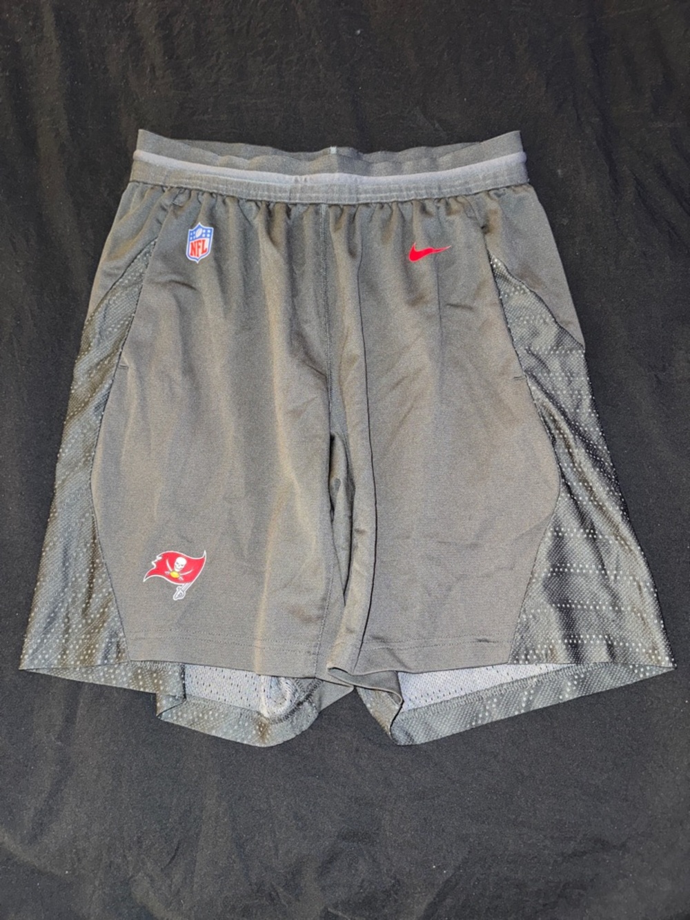 Nike NFL TB Buccaneers On-Field Apparel DRI-FIT Training Shorts - Medium